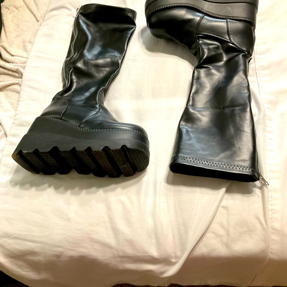 Gothic calf leg boots